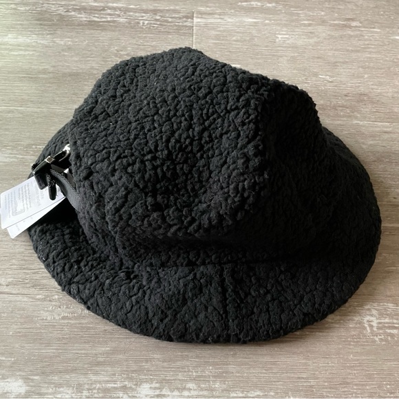 Size S/M NWT Lululemon Textured Fleece Bucket Hat - Black - Picture 2 of 10